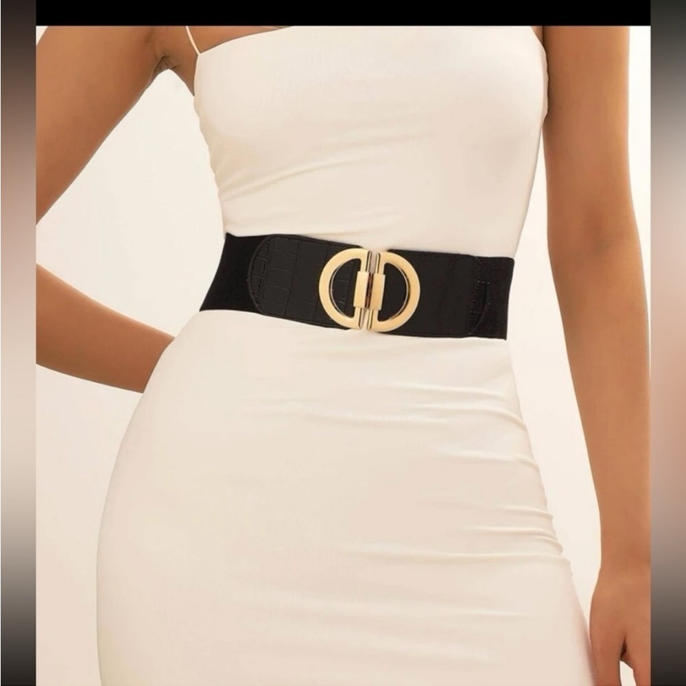 BLACK STRETCHY BELT WITH GOLD BUCKLE